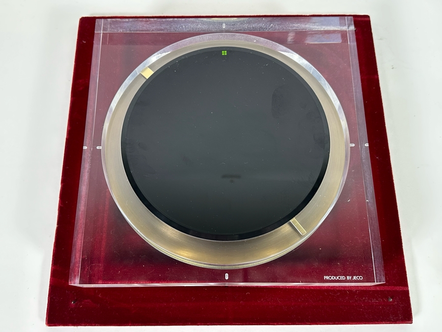 JECO Magnetic Table Clock With Magnetic Second Hand That Spins Ball Around In Acrylic Display Case 12W X 12H X 7.5D [Photo 4]