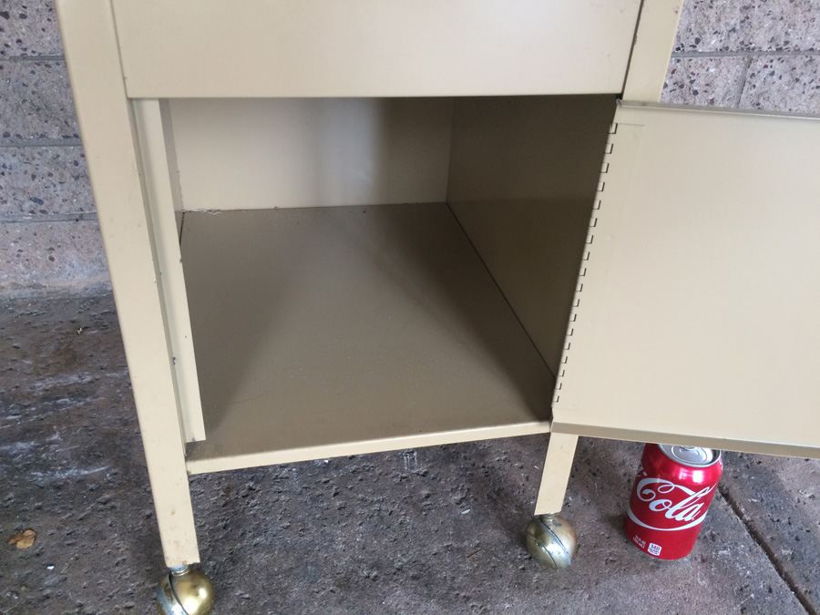 Metal Filing with Lock on Casters