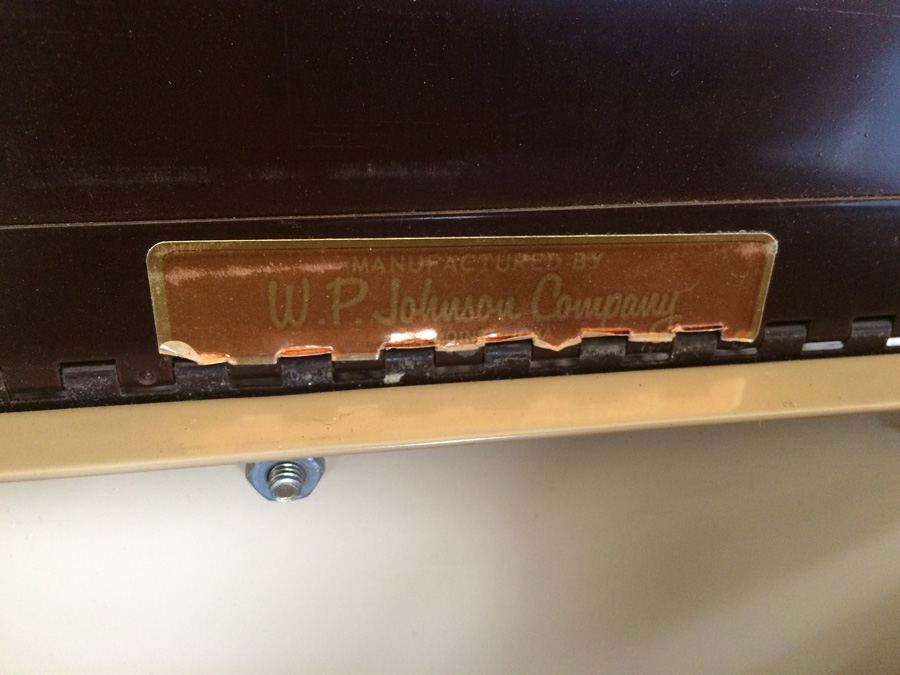 Metal Filing Cabinet with Lock on Casters [Photo 3]