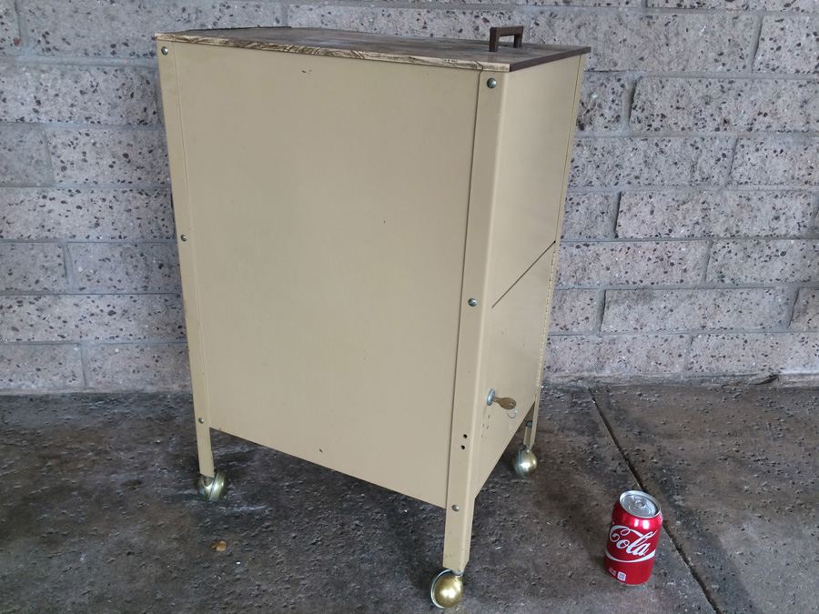 Metal Filing Cabinet with Lock on Casters [Photo 8]
