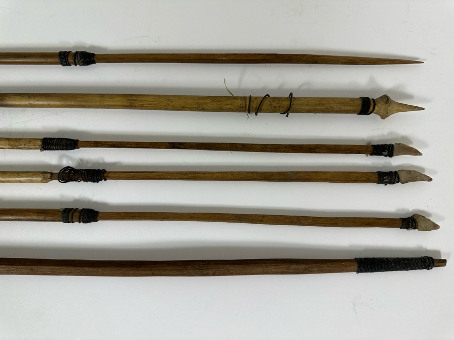 Vintage Bow 55L And Collection Of Arrows With Various Arrowheads 44L [Photo 2]