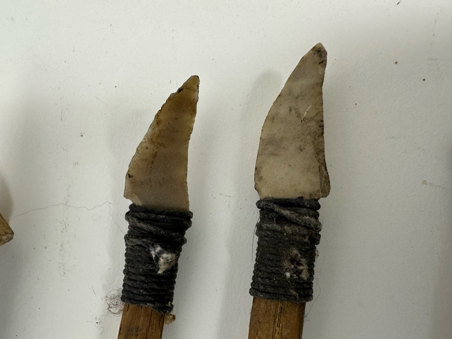 Vintage Bow 55L And Collection Of Arrows With Various Arrowheads 44L [Photo 5]