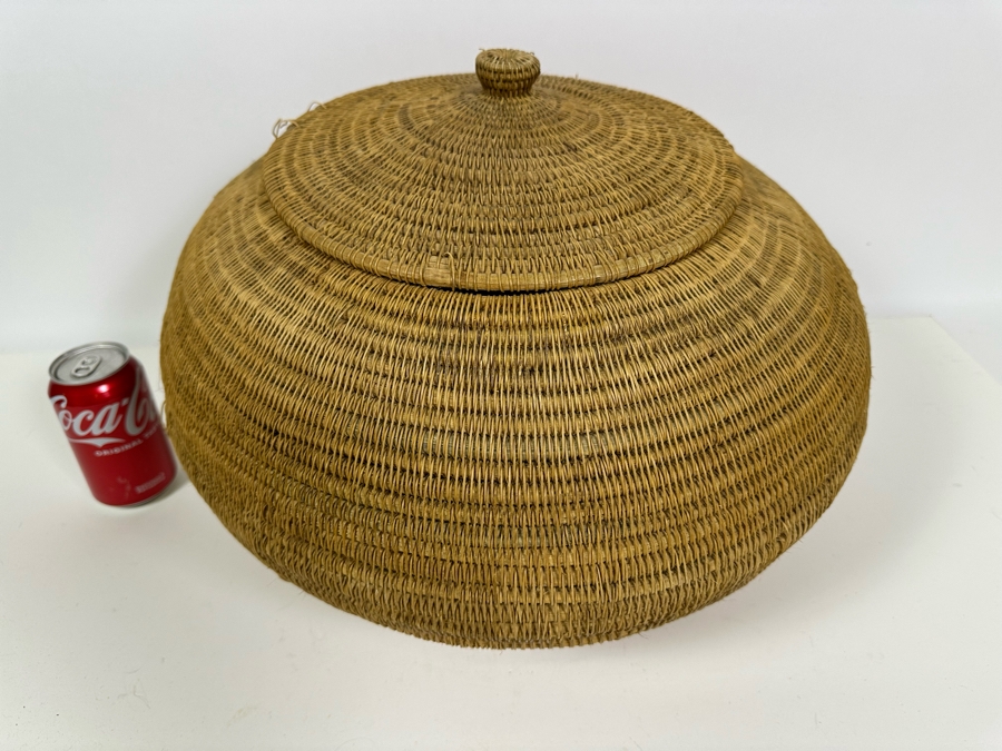Large Handwoven Basket With Lid 17W X 14H [Photo 4]