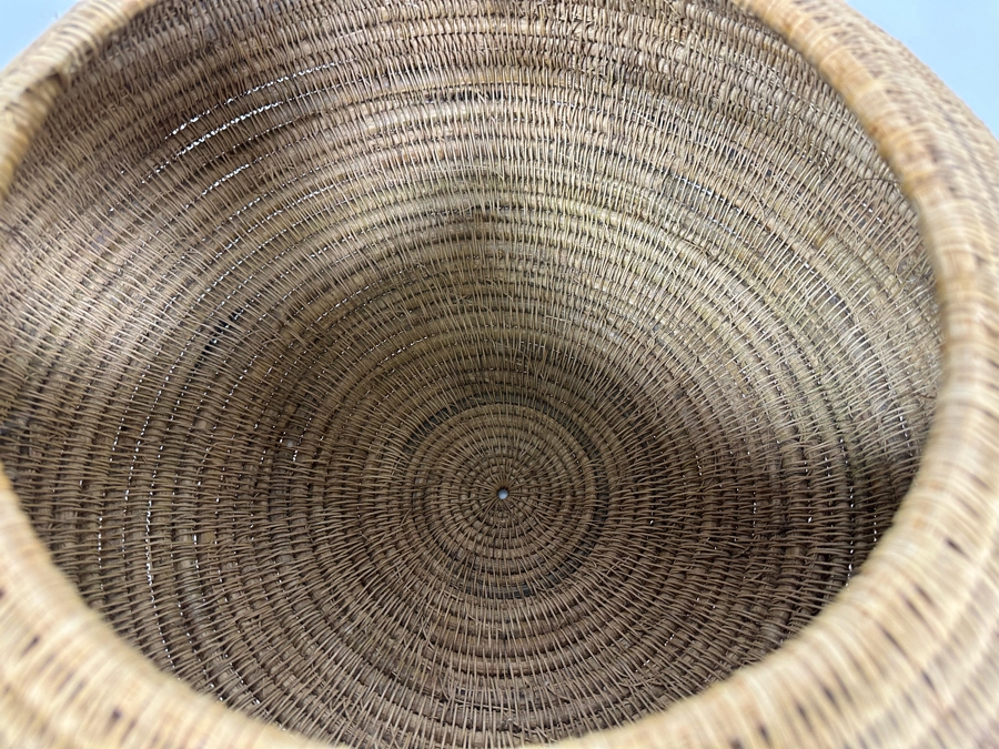 Large Handwoven Basket With Lid 17W X 14H [Photo 5]