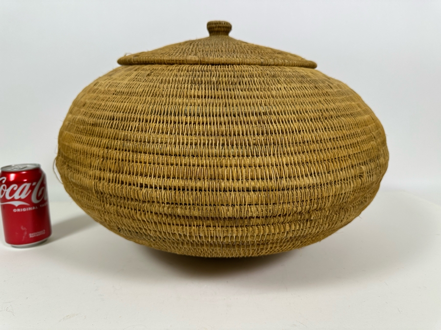 Large Handwoven Basket With Lid 17W X 14H [Photo 2]