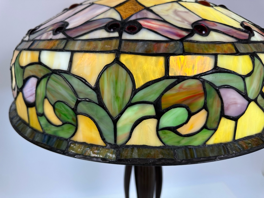 Stained Glass Table Lamp With Metal Base 21.5W X 33H [Photo 4]
