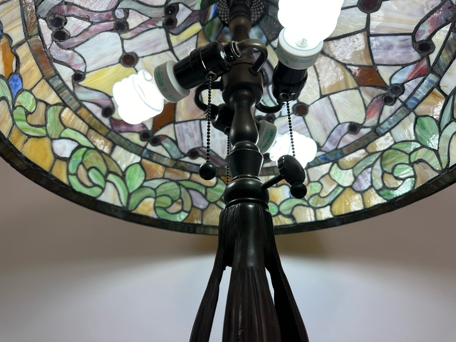 Stained Glass Table Lamp With Metal Base 21.5W X 33H [Photo 6]