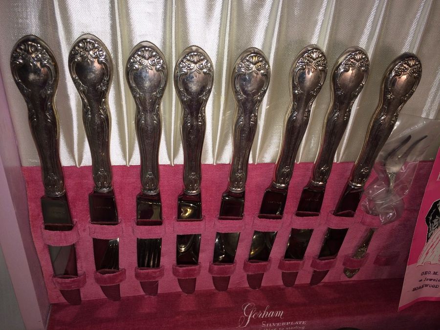 Gorham Silverplate 'New Elegance' Pattern [Photo 4]