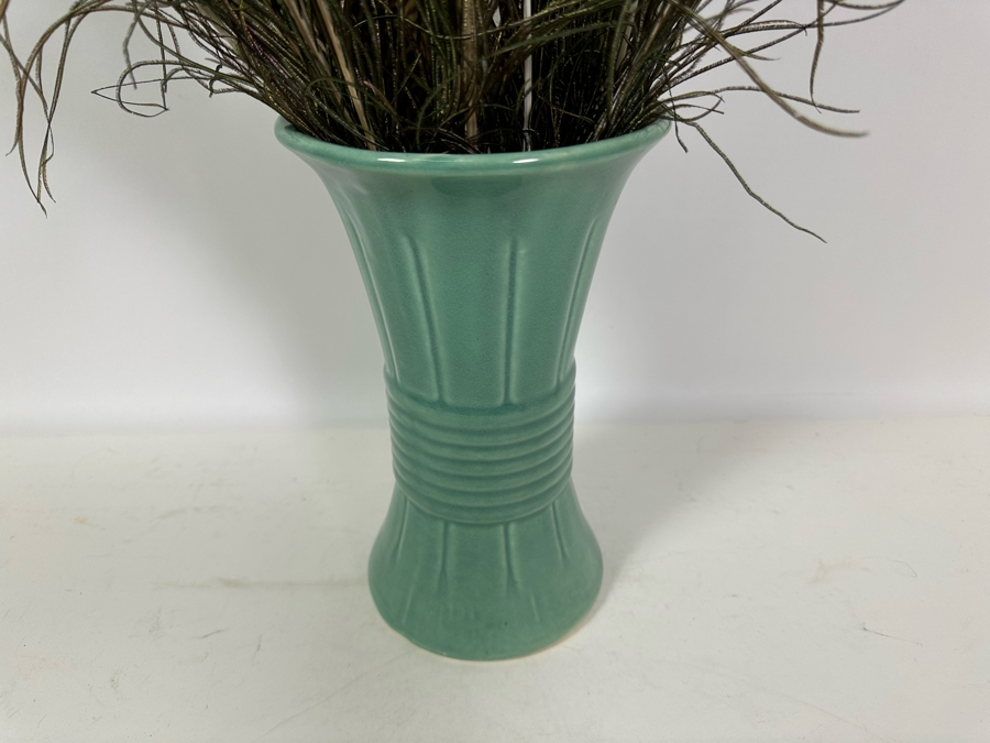 USA Pottery Vase 10H Filled With Peacock Feathers [Photo 4]