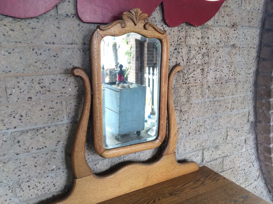 Quarter Sawn Oak Dresser with Pivot Beveled Mirror [Photo 5]