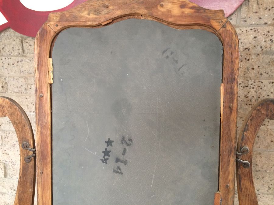 Quarter Sawn Oak Dresser with Pivot Beveled Mirror [Photo 22]