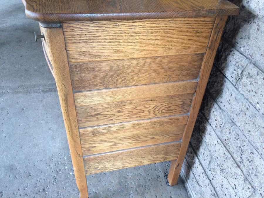 Quarter Sawn Oak Dresser with Pivot Beveled Mirror [Photo 18]