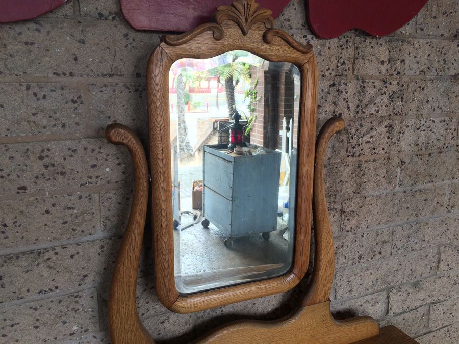 Quarter Sawn Oak Dresser with Pivot Beveled Mirror [Photo 7]