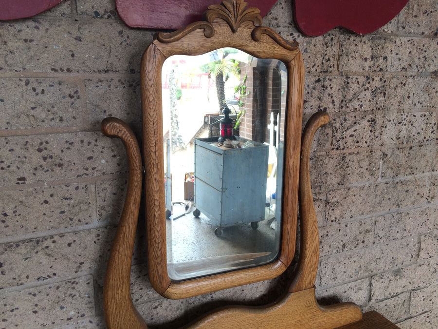 Quarter Sawn Oak Dresser with Pivot Beveled Mirror [Photo 6]
