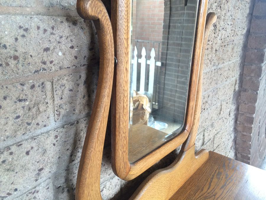 Quarter Sawn Oak Dresser with Pivot Beveled Mirror [Photo 10]