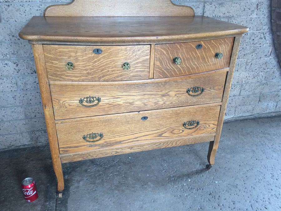Quarter Sawn Oak Dresser with Pivot Beveled Mirror [Photo 3]