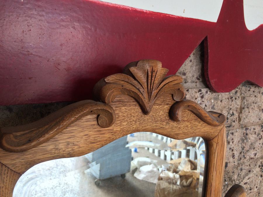 Quarter Sawn Oak Dresser with Pivot Beveled Mirror [Photo 9]