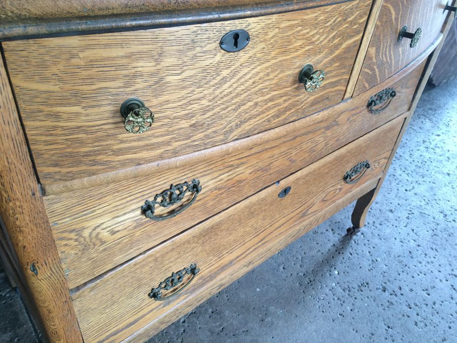 Quarter Sawn Oak Dresser with Pivot Beveled Mirror [Photo 12]