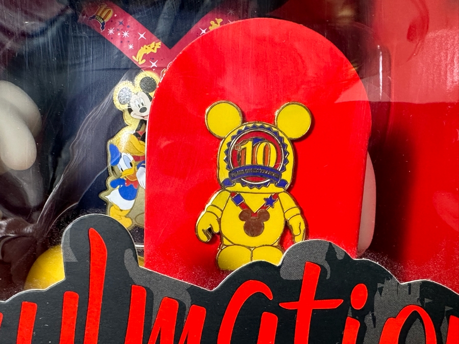 Vintage Walt Disney Disneyland Theme Park Merchandise Vinylmation 9' Collectible Vinyl Mickey Mouse Figure Limited Edition Of 950 Pieces New In Box With Disney Trading Pin [Photo 5]