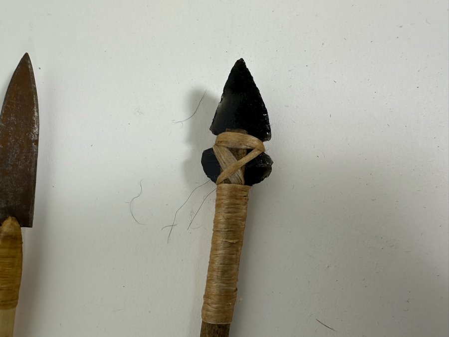 Vintage Arrows 29L With Decorated Deer Skin Quiver [Photo 10]