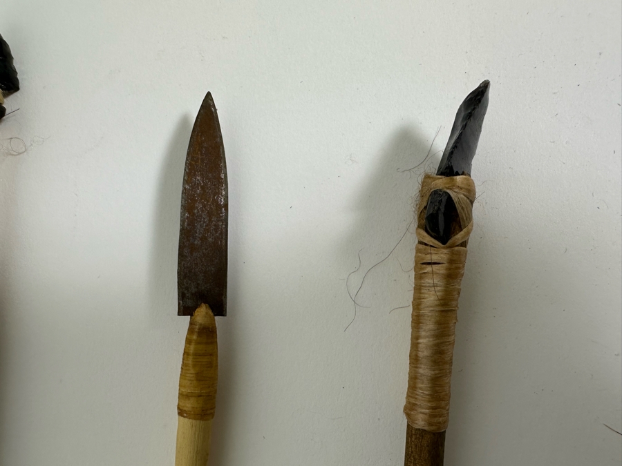 Vintage Arrows 29L With Decorated Deer Skin Quiver [Photo 9]