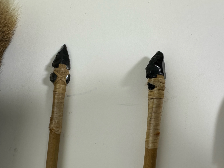 Vintage Arrows 29L With Decorated Deer Skin Quiver [Photo 7]