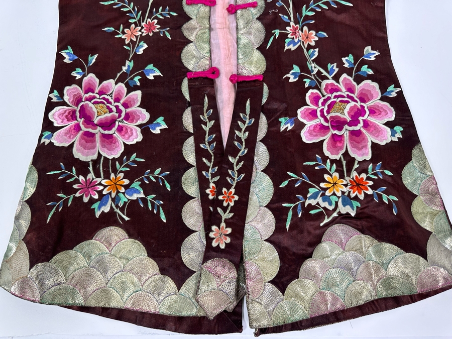 Small Vintage Chinese Silk Embroidered Jacket - See Photos 40.5W X 24L [Photo 2]