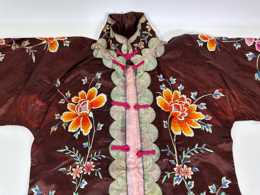 Small Vintage Chinese Silk Embroidered Jacket - See Photos 40.5W X 24L [Photo 3]