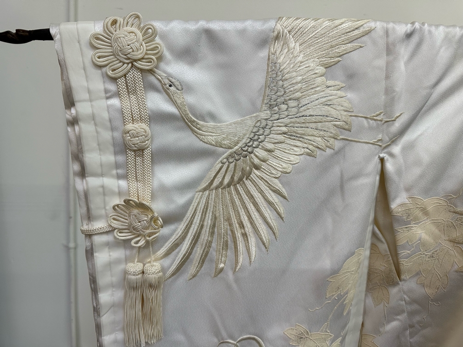 Stunning Vintage White & Gold Brocade Hand Embroidered Japanese Stork Wedding Kimono 52W X 77L [Photo 17]