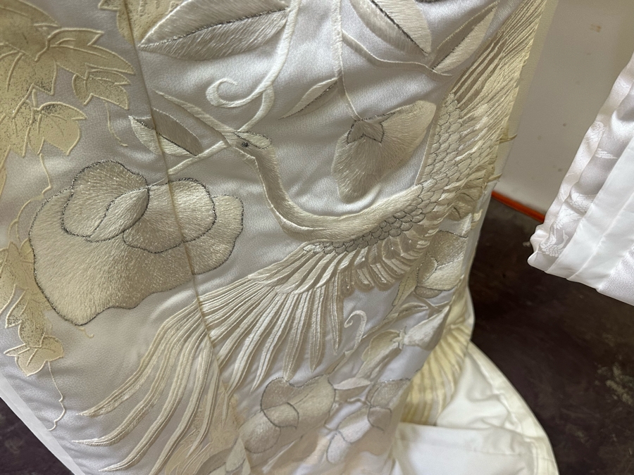Stunning Vintage White & Gold Brocade Hand Embroidered Japanese Stork Wedding Kimono 52W X 77L [Photo 10]
