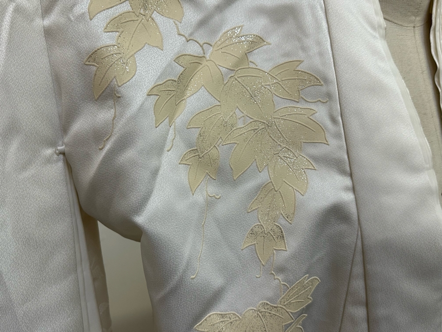 Stunning Vintage White & Gold Brocade Hand Embroidered Japanese Stork Wedding Kimono 52W X 77L [Photo 11]
