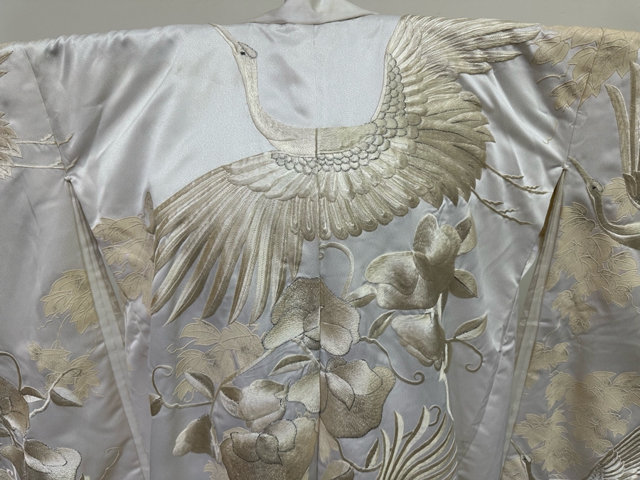 Stunning Vintage White & Gold Brocade Hand Embroidered Japanese Stork Wedding Kimono 52W X 77L [Photo 15]