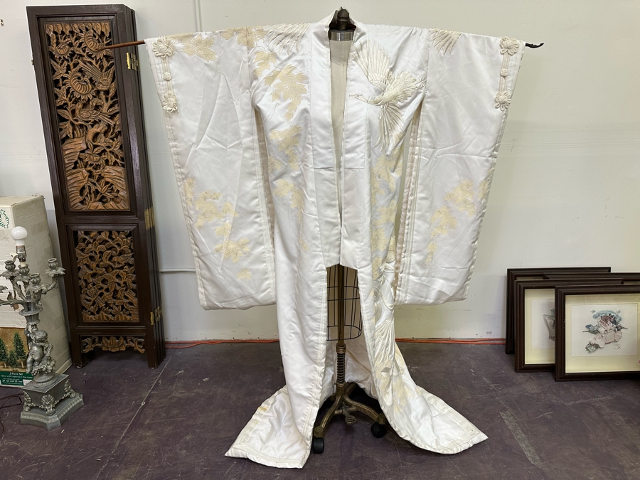 Stunning Vintage White & Gold Brocade Hand Embroidered Japanese Stork Wedding Kimono 52W X 77L [Photo 4]