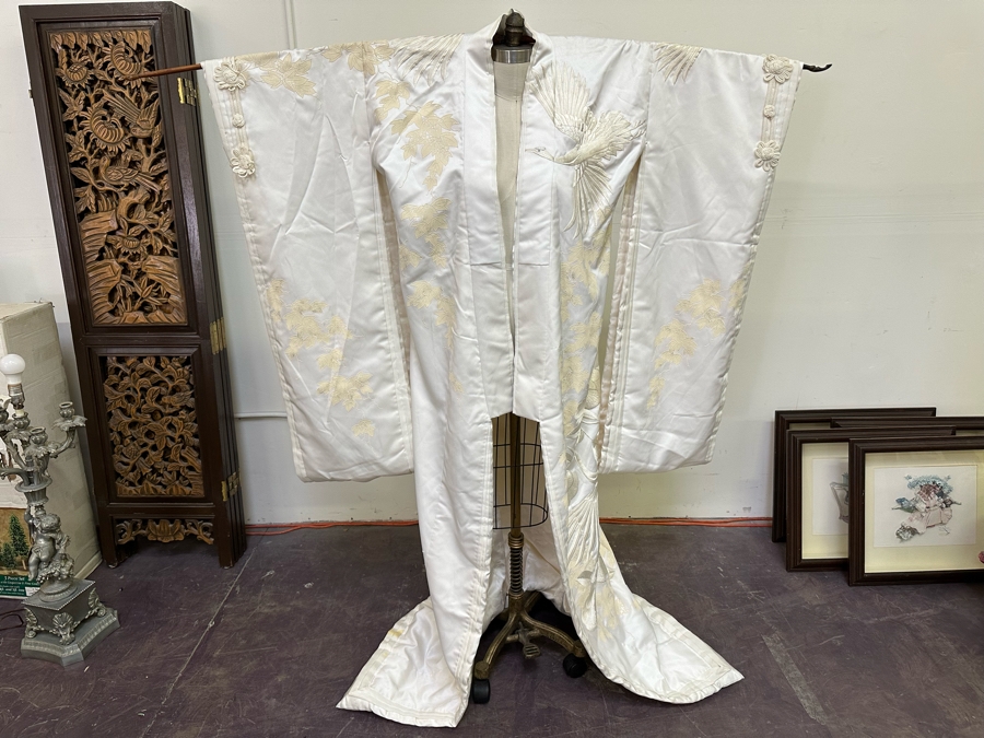 Stunning Vintage White & Gold Brocade Hand Embroidered Japanese Stork Wedding Kimono 52W X 77L [Photo 5]