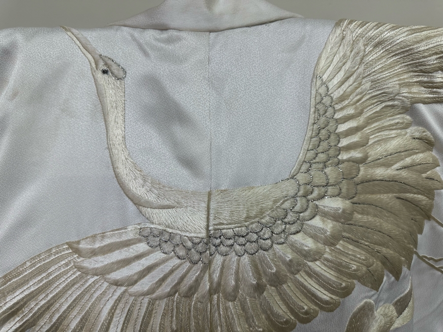 Stunning Vintage White & Gold Brocade Hand Embroidered Japanese Stork Wedding Kimono 52W X 77L [Photo 19]