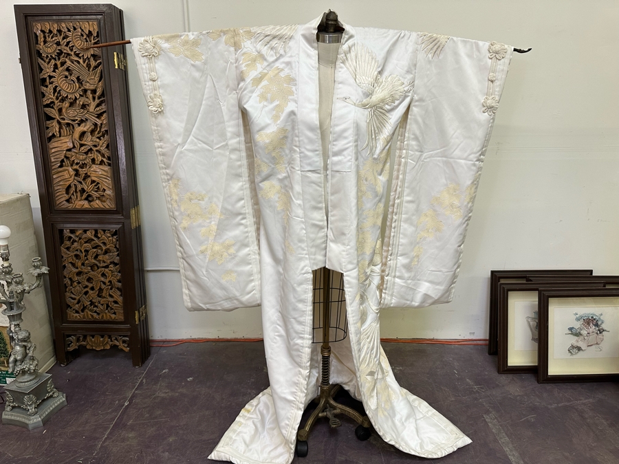 Stunning Vintage White & Gold Brocade Hand Embroidered Japanese Stork Wedding Kimono 52W X 77L [Photo 3]