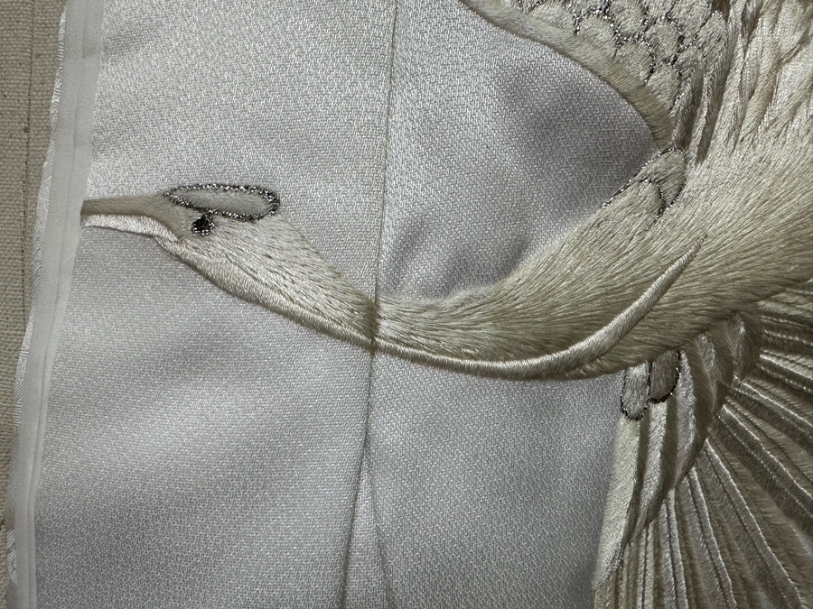 Stunning Vintage White & Gold Brocade Hand Embroidered Japanese Stork Wedding Kimono 52W X 77L [Photo 7]