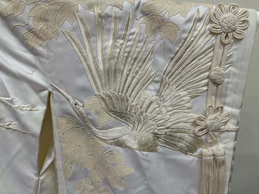Stunning Vintage White & Gold Brocade Hand Embroidered Japanese Stork Wedding Kimono 52W X 77L [Photo 20]