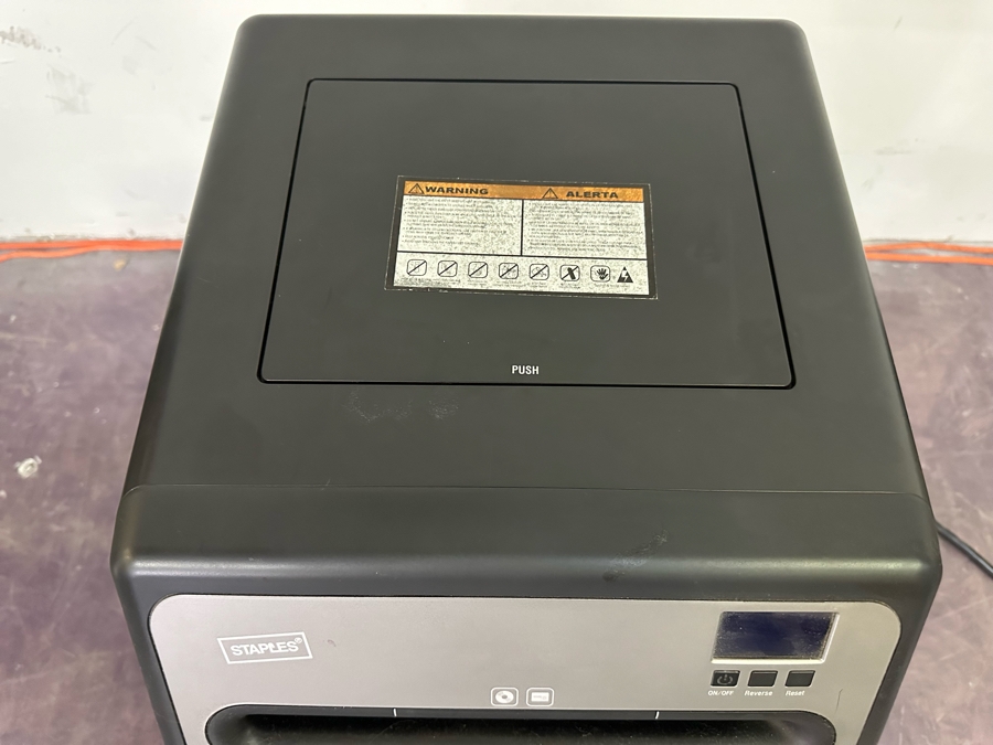 Shredder & Power Strip Model SPL-XC180P Staples [Photo 5]