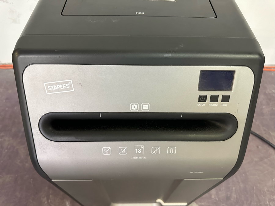 Shredder & Power Strip Model SPL-XC180P Staples [Photo 4]