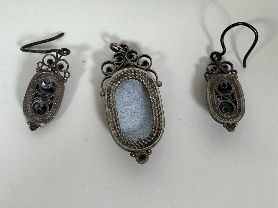 Vintage Russian Jewelry: Hand Painted Signed Russian Lacquer Pin Brooch And Pendant With Matching Earrings [Photo 9]