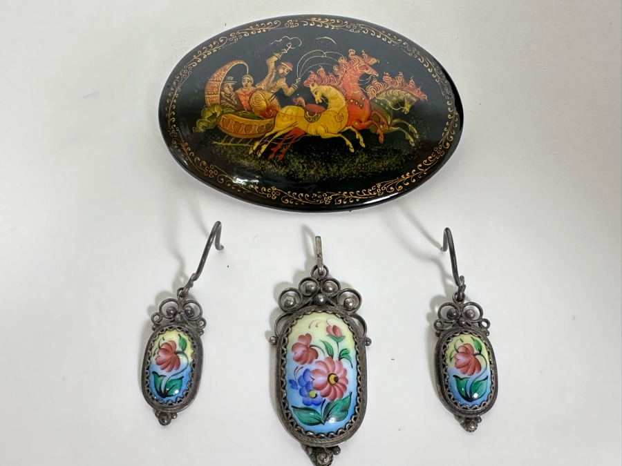 Vintage Russian Jewelry: Hand Painted Signed Russian Lacquer Pin Brooch And Pendant With Matching Earrings [Photo 3]