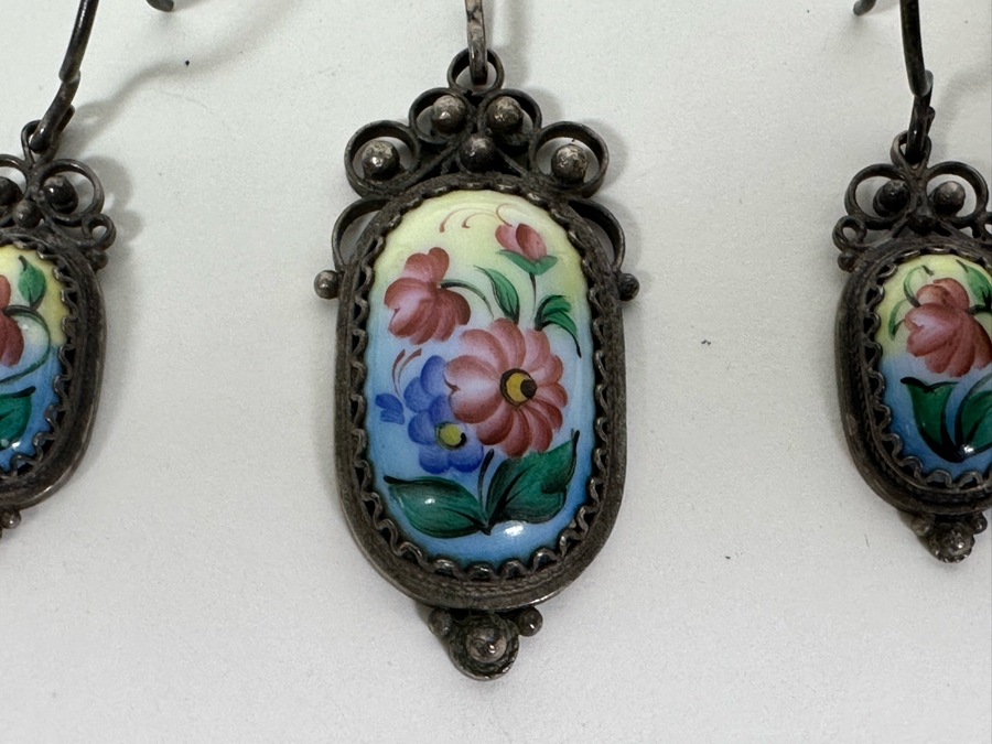 Vintage Russian Jewelry: Hand Painted Signed Russian Lacquer Pin Brooch And Pendant With Matching Earrings [Photo 8]