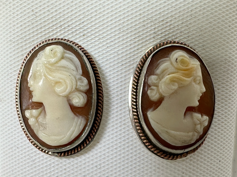 Vintage Pair Of Carved Shell Cameo Earrings 2.8g [Photo 2]