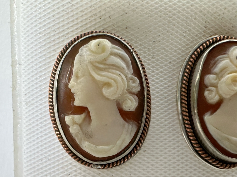 Vintage Pair Of Carved Shell Cameo Earrings 2.8g [Photo 3]