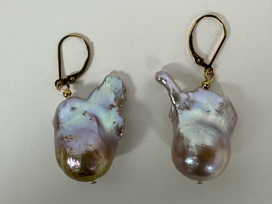 Pair Of Large Pearl Earrings [Photo 4]