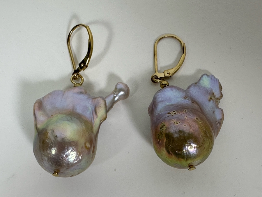 Pair Of Large Pearl Earrings [Photo 3]