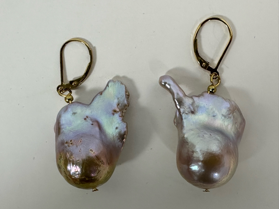 Pair Of Large Pearl Earrings [Photo 5]
