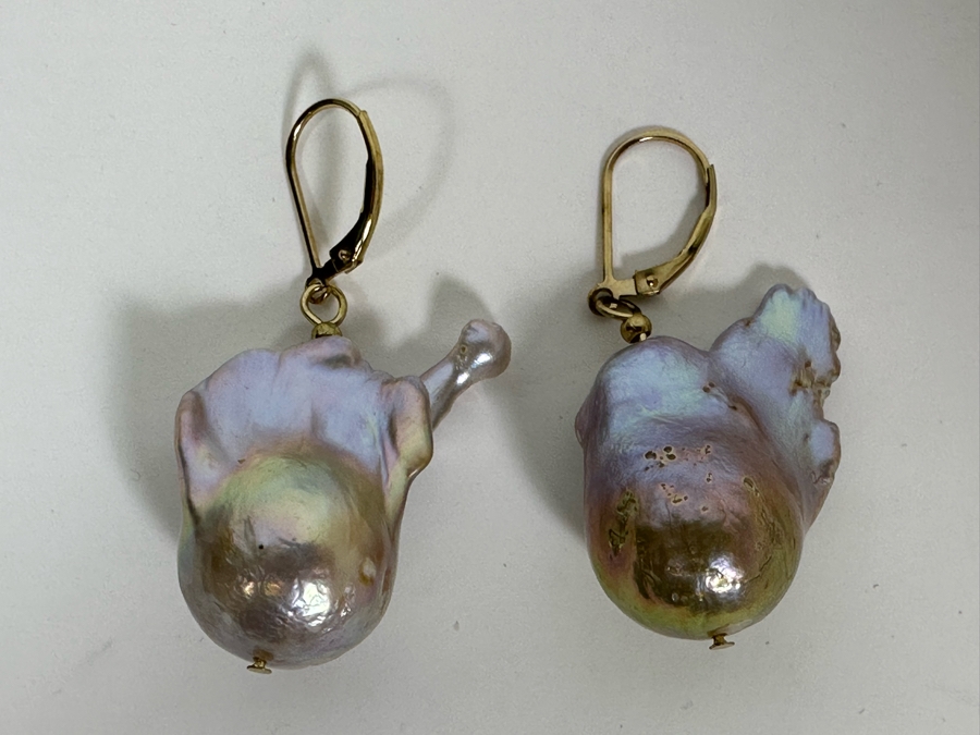 Pair Of Large Pearl Earrings [Photo 2]