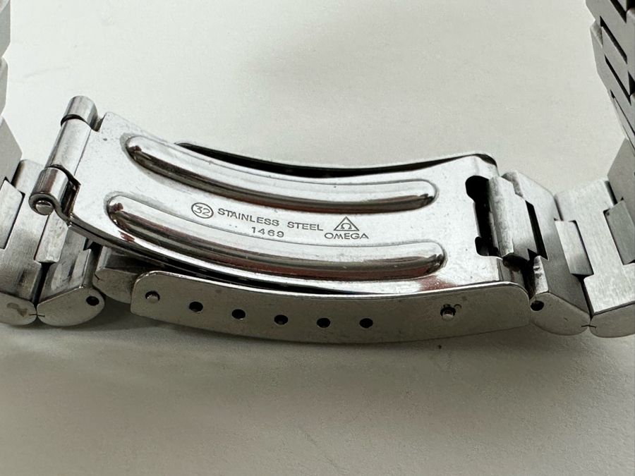Omega Speedmaster Moonwatch Automatic Wrist Watch With Original Omega Metal Strap Estimate $3,000-$6,000 [Photo 15]